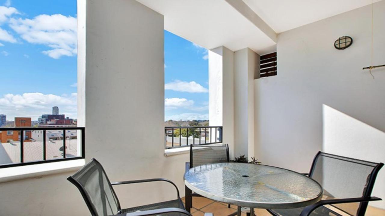Apartment At Cooper St Сидни Екстериор снимка